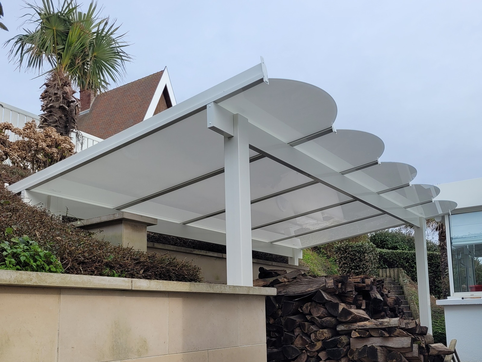 pergola blanche