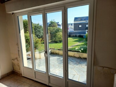 Porte Fenêtre bi couleur Blanc interieur en PVC