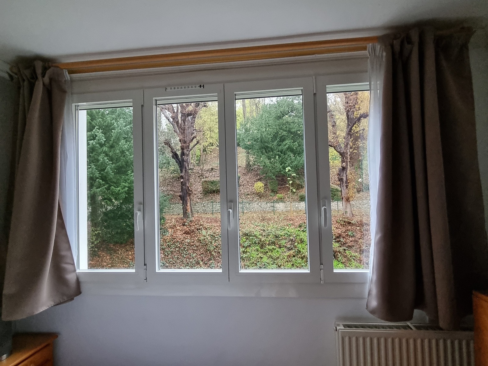 photo d'intérieur rénovation fenêtre en alu blanc