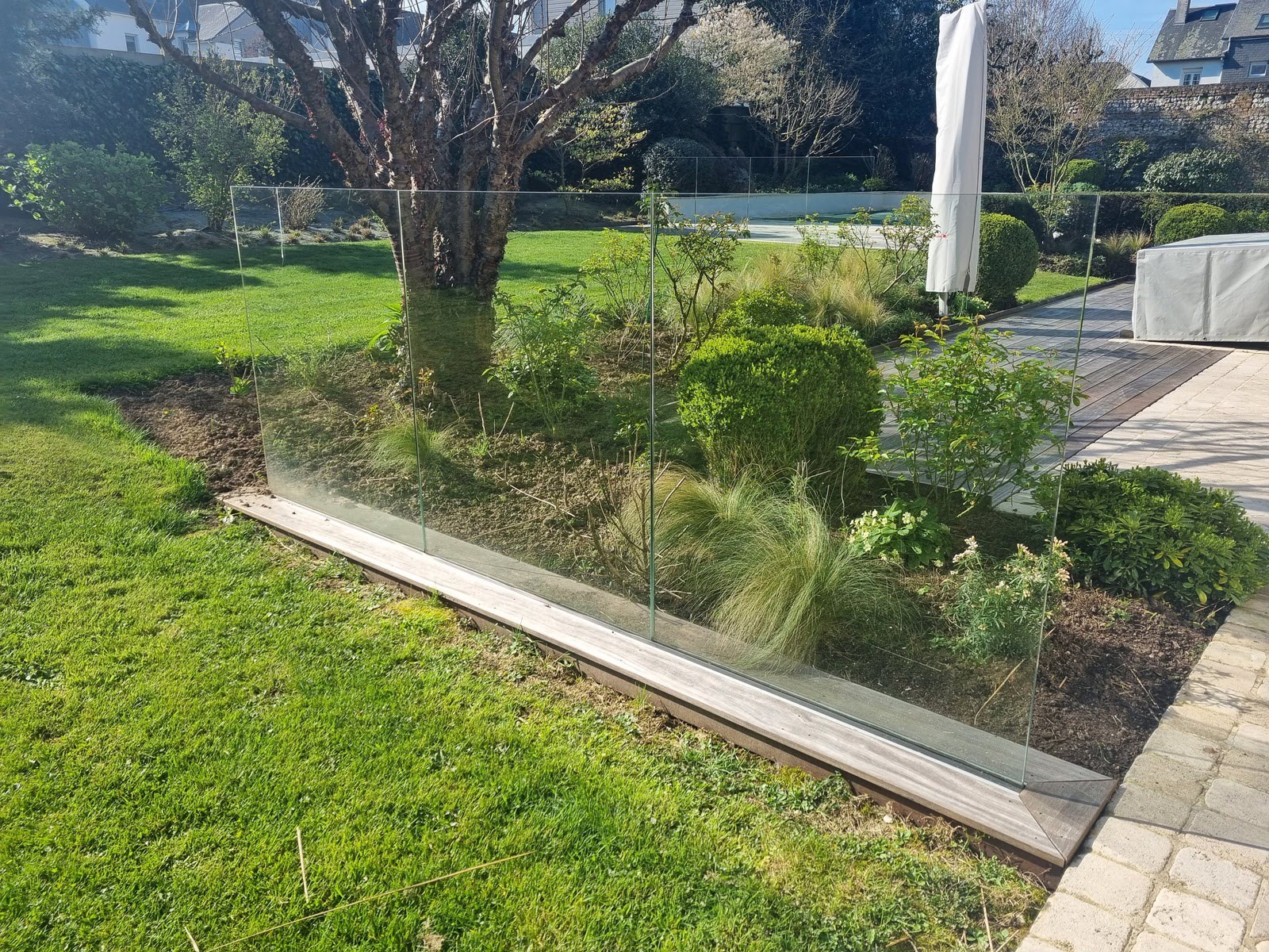 garde corps en verre pour protéger une terrasse