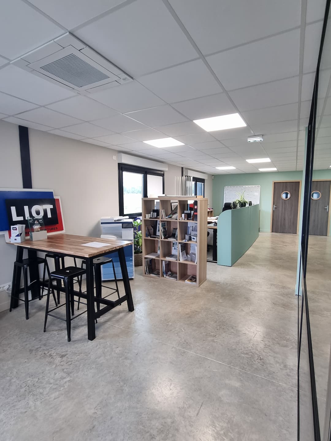 Photographie présentant l'intérieur des bureaux de LIOT Stores